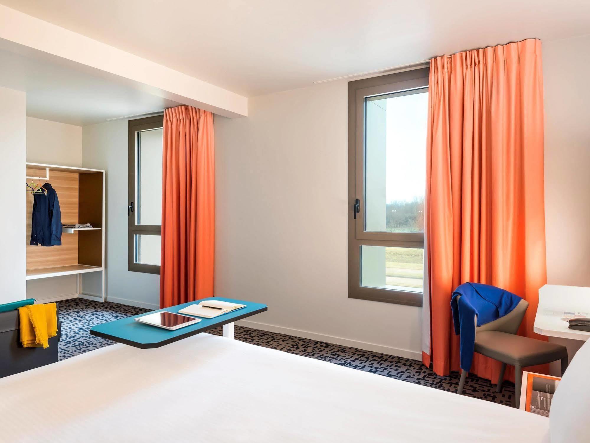 Ibis Styles Guyancourt Versailles Εξωτερικό φωτογραφία