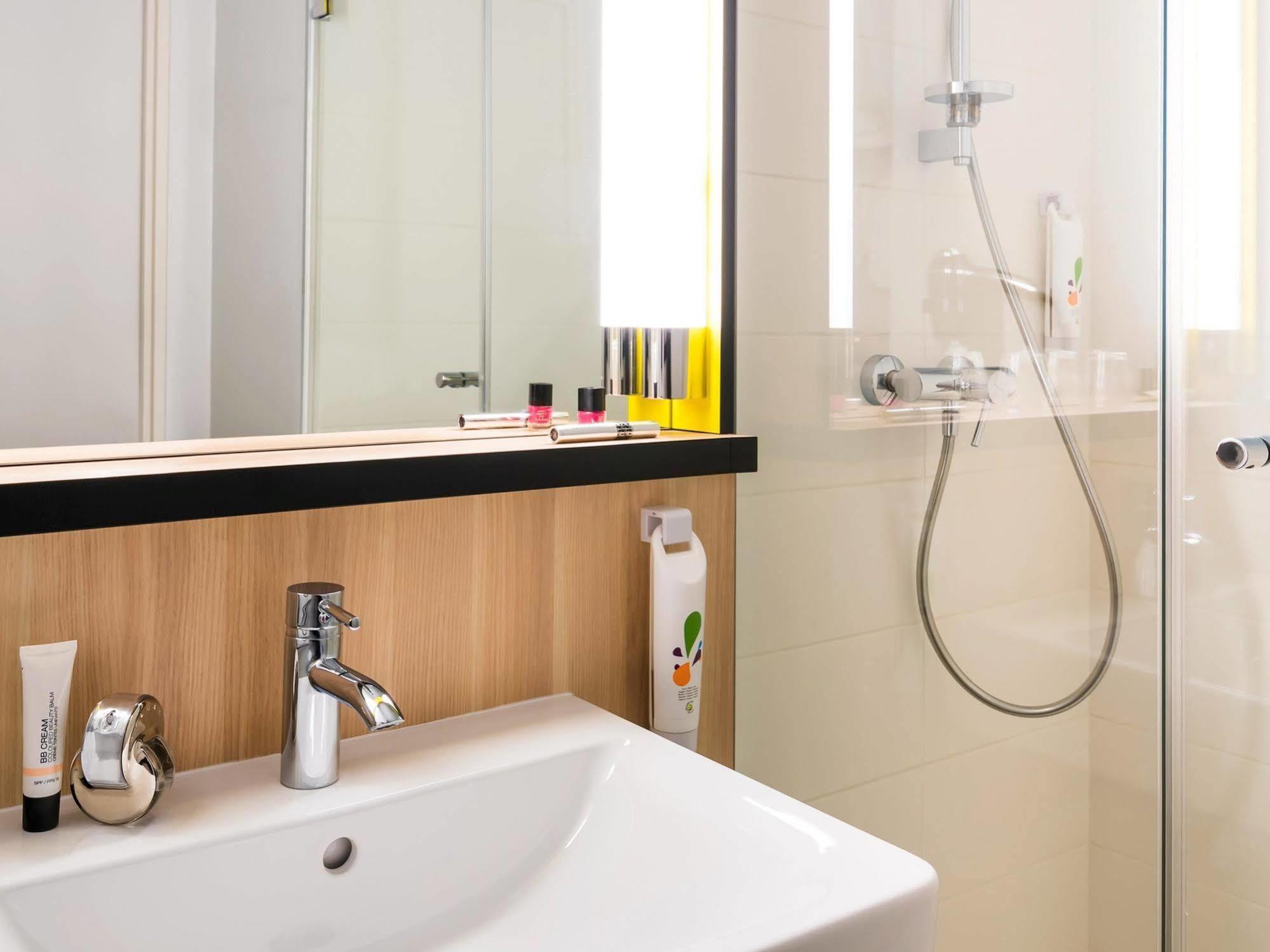 Ibis Styles Guyancourt Versailles Εξωτερικό φωτογραφία