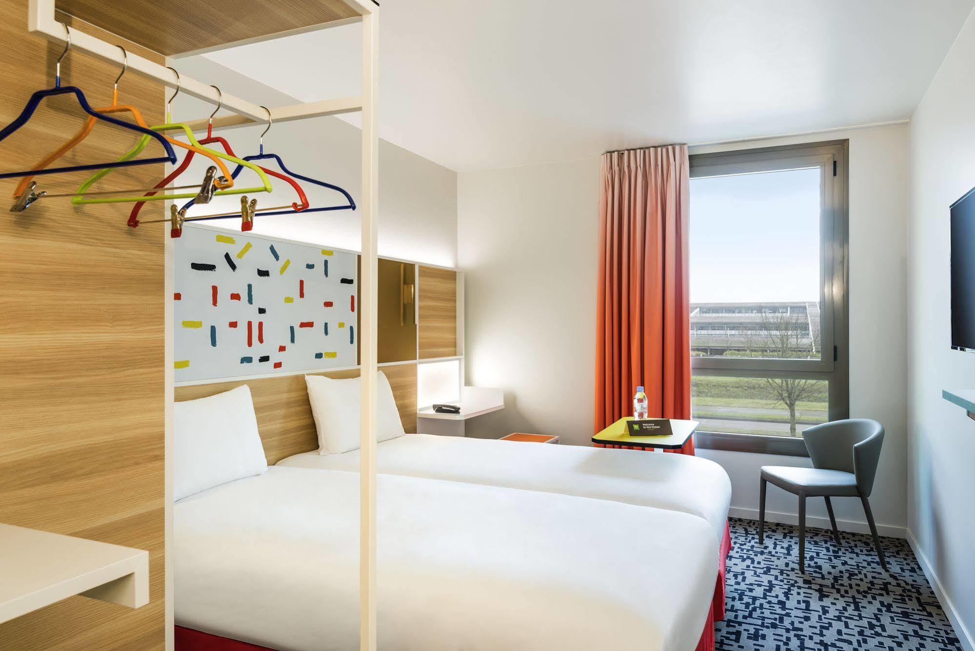 Ibis Styles Guyancourt Versailles Εξωτερικό φωτογραφία